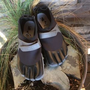 Fila Skeletoes 4Toe Shoes Men’s Size 13